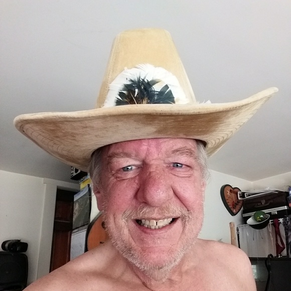 Meet your Posher, Curtis - Picture 2 of 4